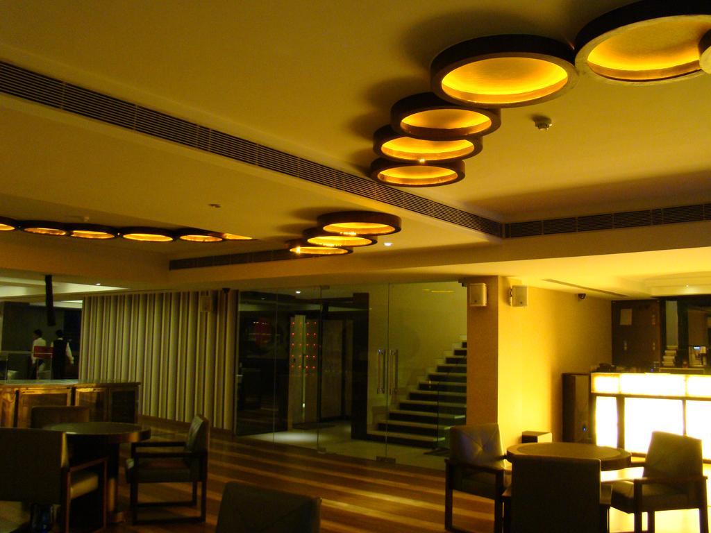 The Madison Hotel Ню Делхи Екстериор снимка