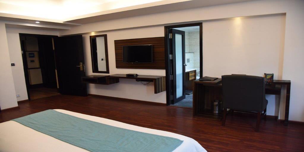 The Madison Hotel Ню Делхи Екстериор снимка