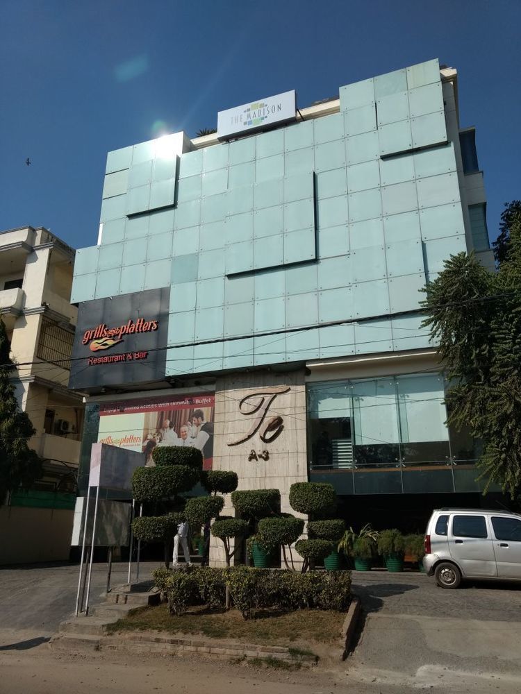 The Madison Hotel Ню Делхи Екстериор снимка