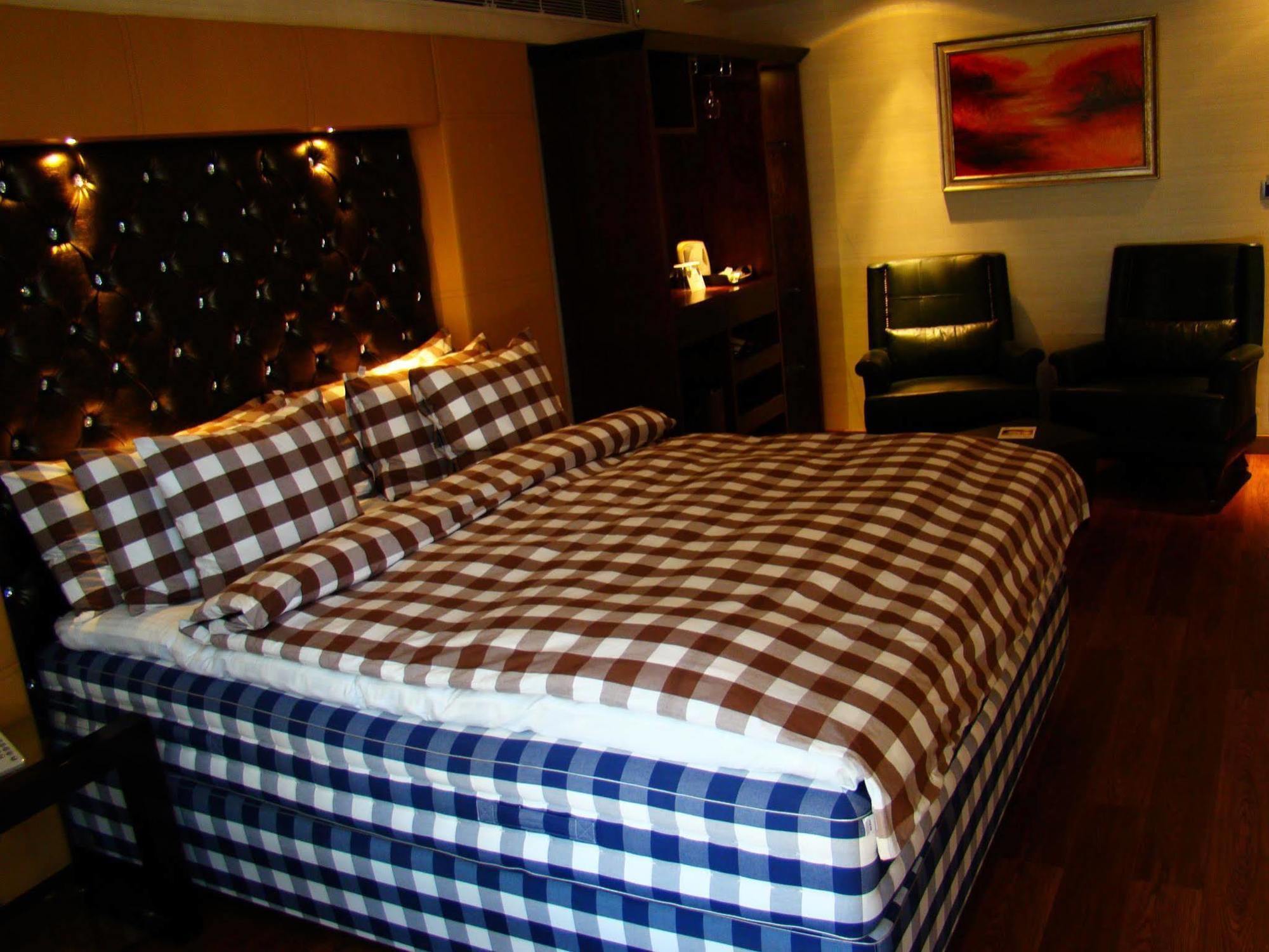 The Madison Hotel Ню Делхи Екстериор снимка