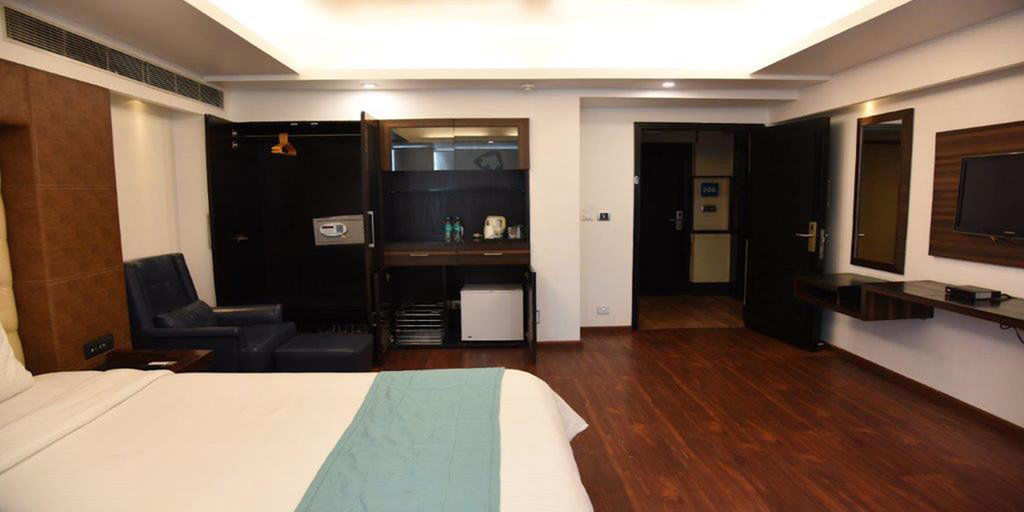 The Madison Hotel Ню Делхи Екстериор снимка